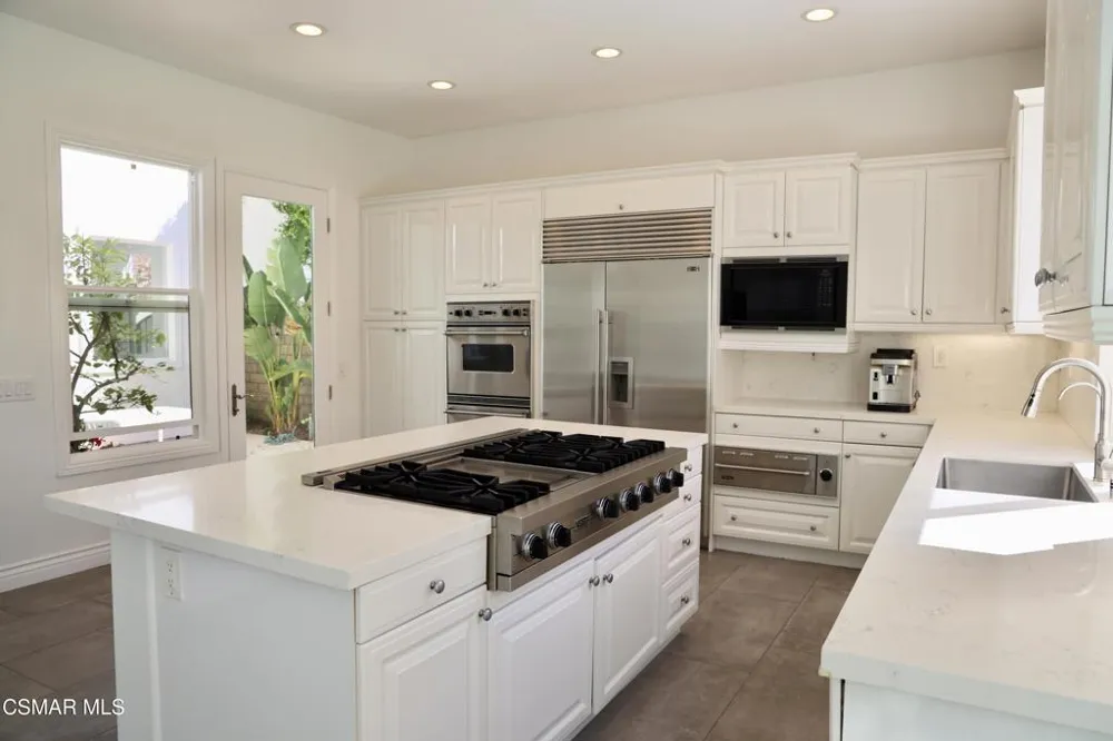 6072 Mandeville Place Oak Park, CA 91377