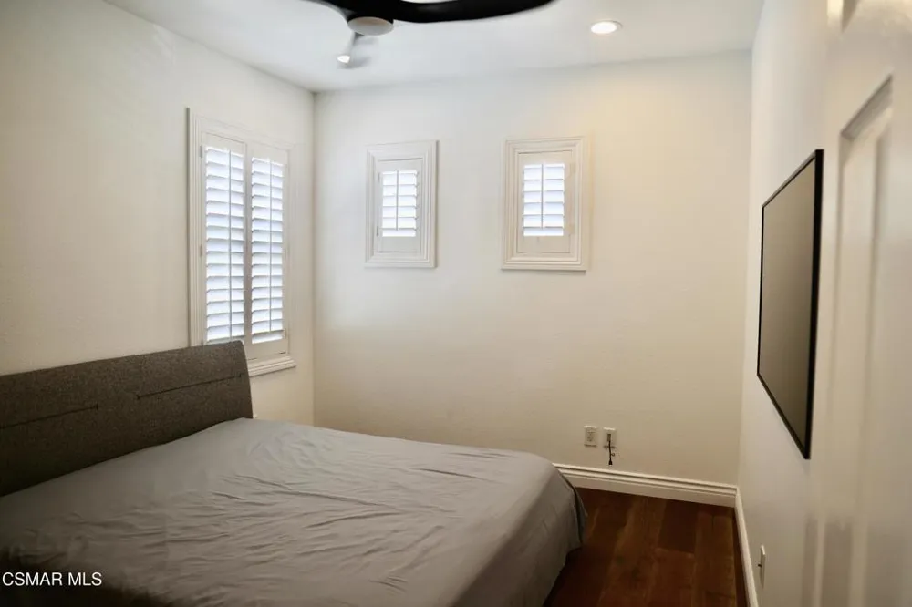 6072 Mandeville Place Oak Park, CA 91377