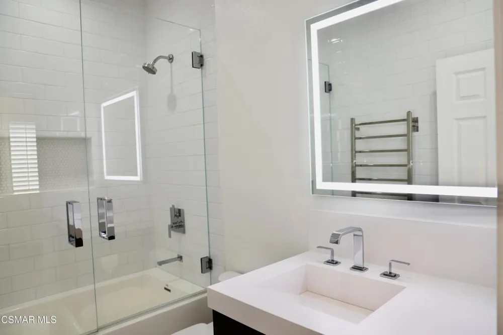 6072 Mandeville Place Oak Park, CA 91377