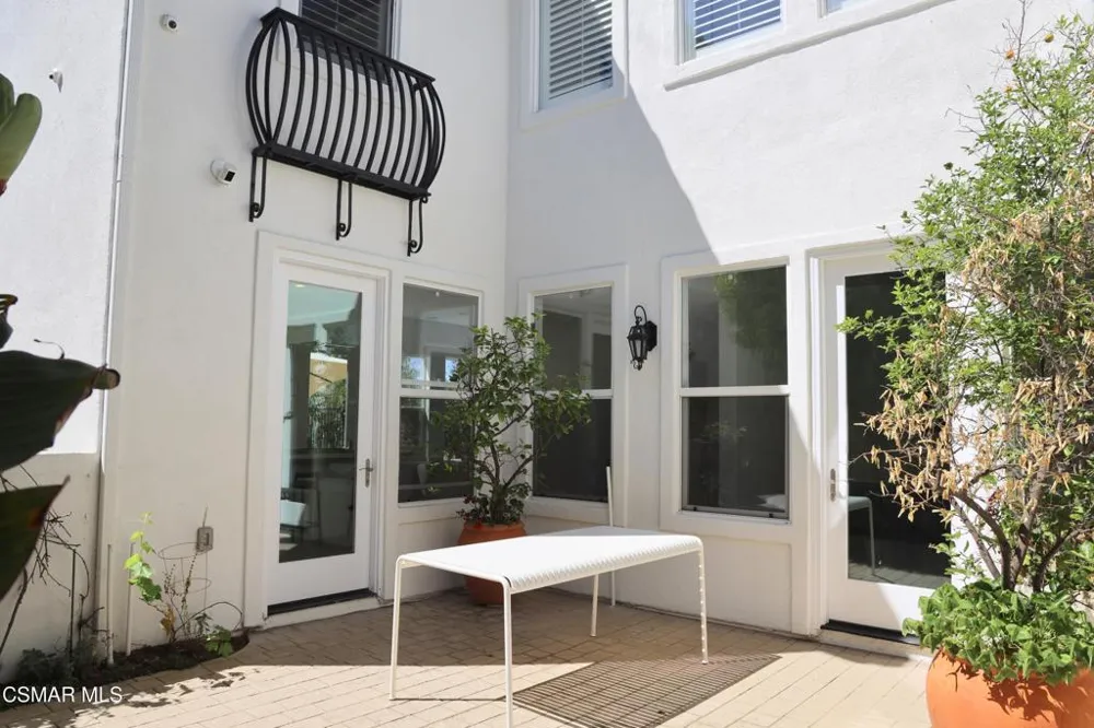 6072 Mandeville Place Oak Park, CA 91377