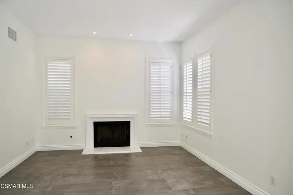 6072 Mandeville Place Oak Park, CA 91377