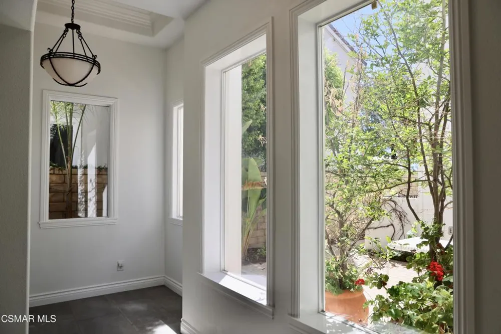 6072 Mandeville Place Oak Park, CA 91377