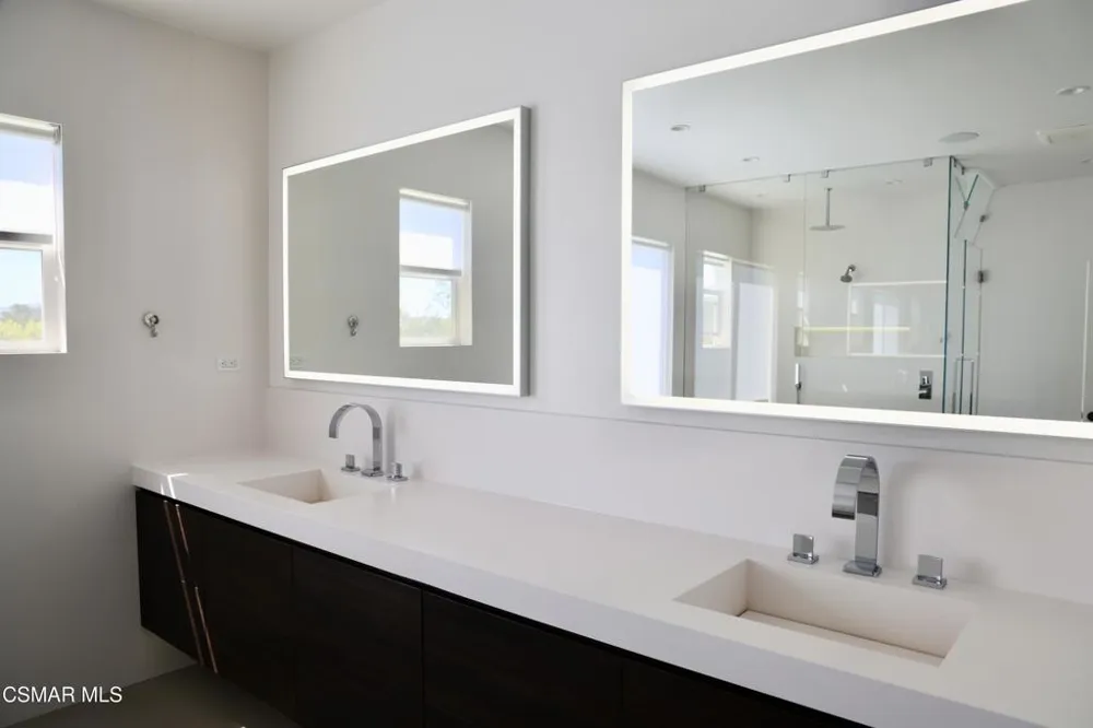 6072 Mandeville Place Oak Park, CA 91377