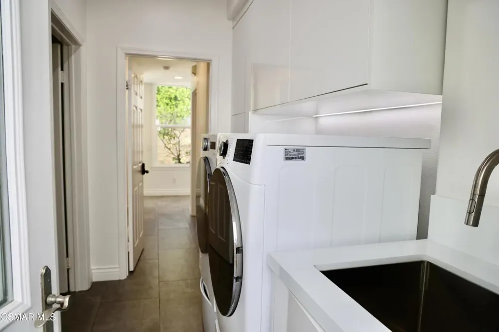 6072 Mandeville Place Oak Park, CA 91377