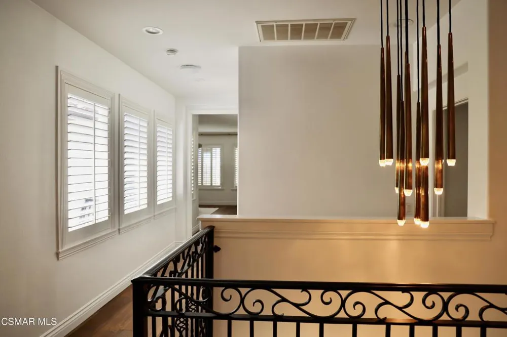 6072 Mandeville Place Oak Park, CA 91377