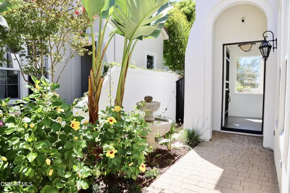 6072 Mandeville Place Oak Park, CA 91377