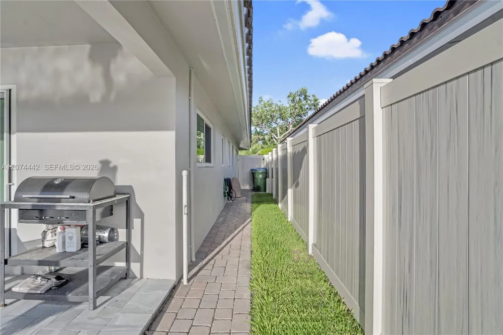 2225 NE 16th Ave Wilton Manors, FL 33305