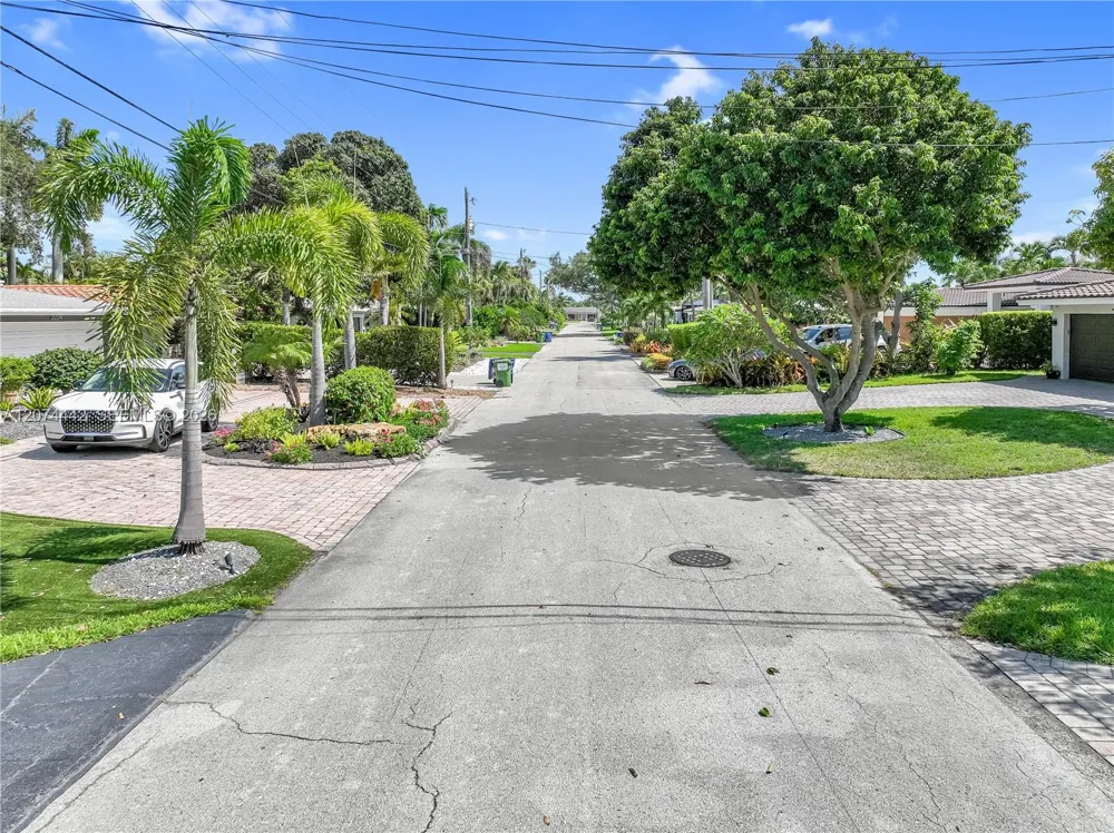 2225 NE 16th Ave Wilton Manors, FL 33305