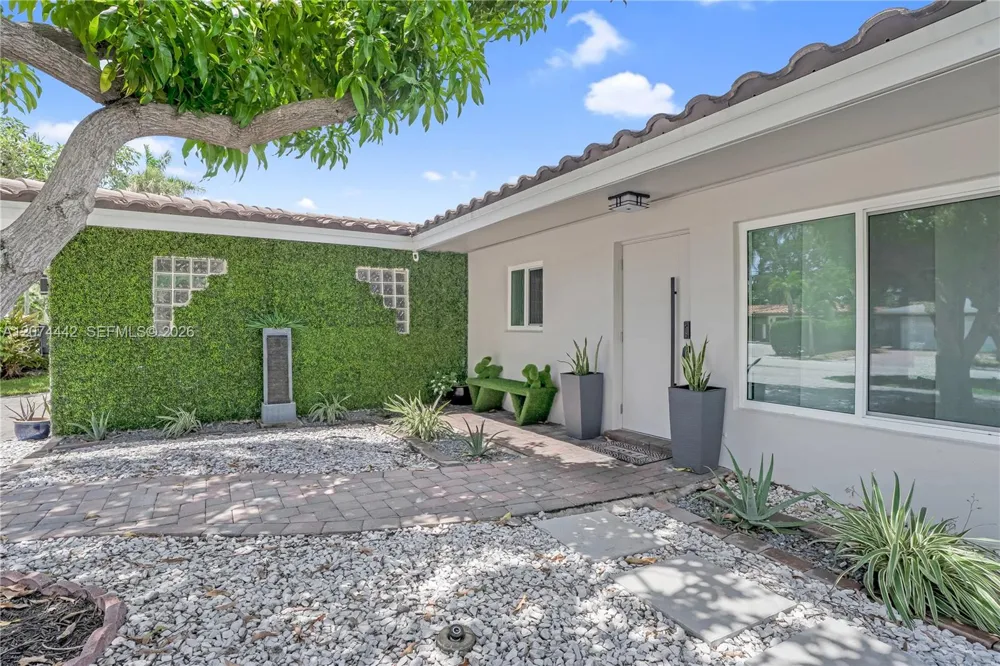 2225 NE 16th Ave Wilton Manors, FL 33305
