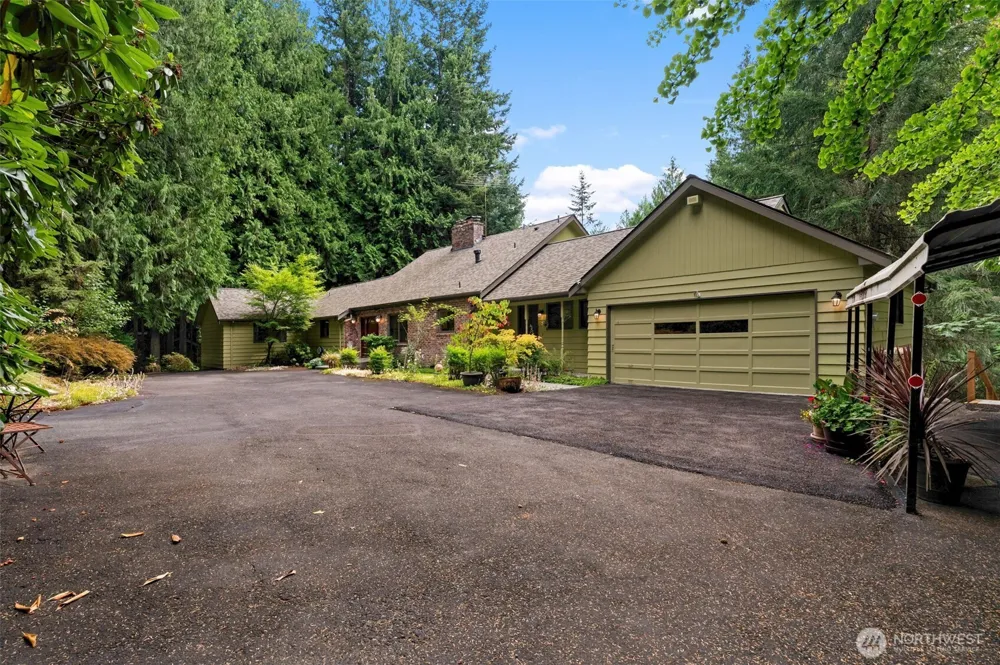 25235 SE Mirrormont Drive Issaquah, WA 98027