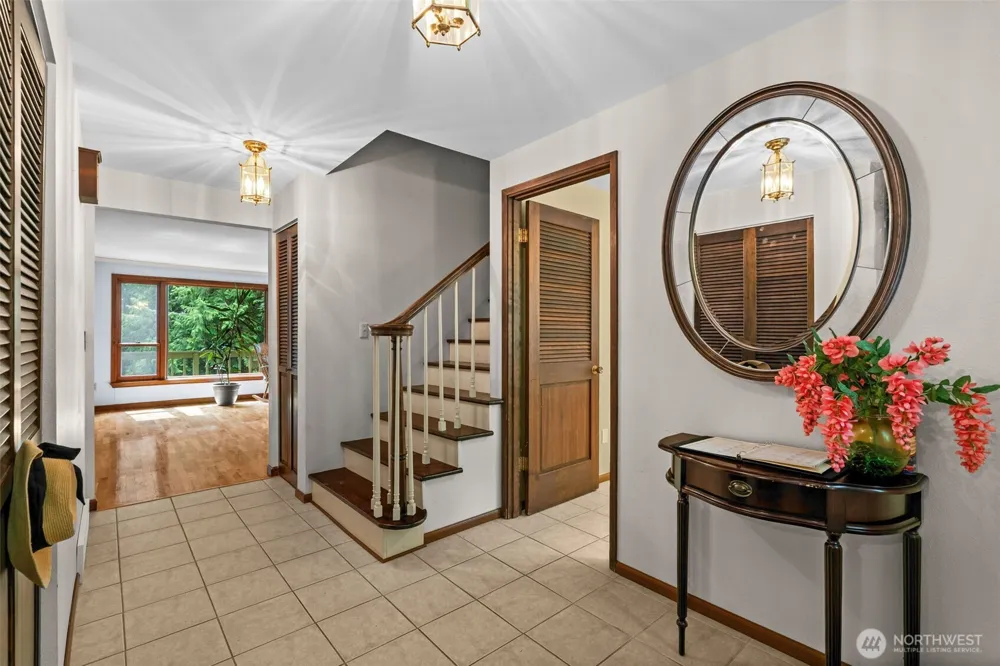 25235 SE Mirrormont Drive Issaquah, WA 98027