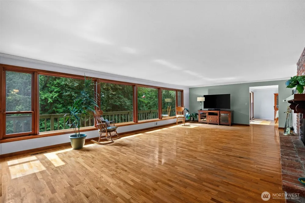 25235 SE Mirrormont Drive Issaquah, WA 98027