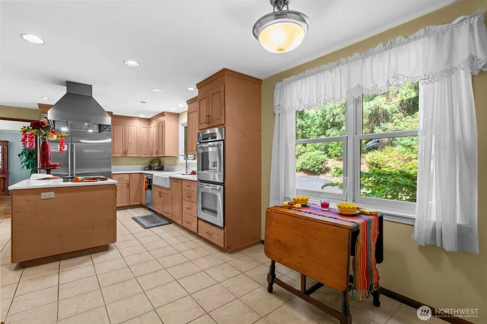 25235 SE Mirrormont Drive Issaquah, WA 98027