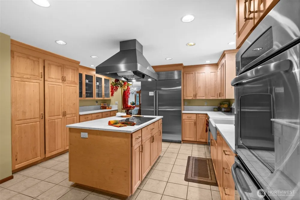 25235 SE Mirrormont Drive Issaquah, WA 98027
