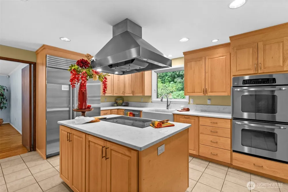 25235 SE Mirrormont Drive Issaquah, WA 98027