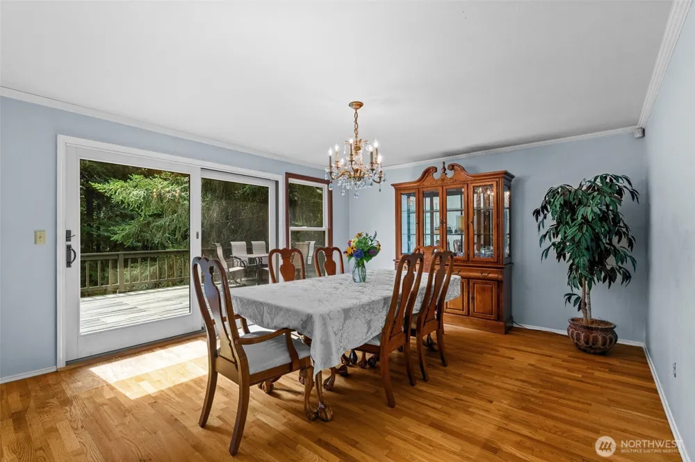 25235 SE Mirrormont Drive Issaquah, WA 98027