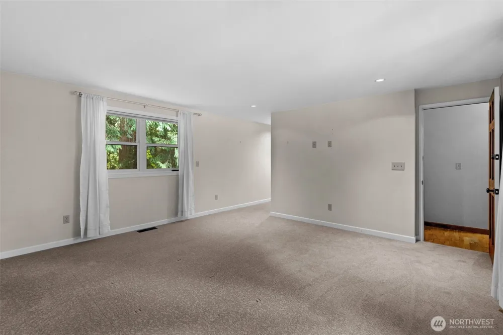 25235 SE Mirrormont Drive Issaquah, WA 98027