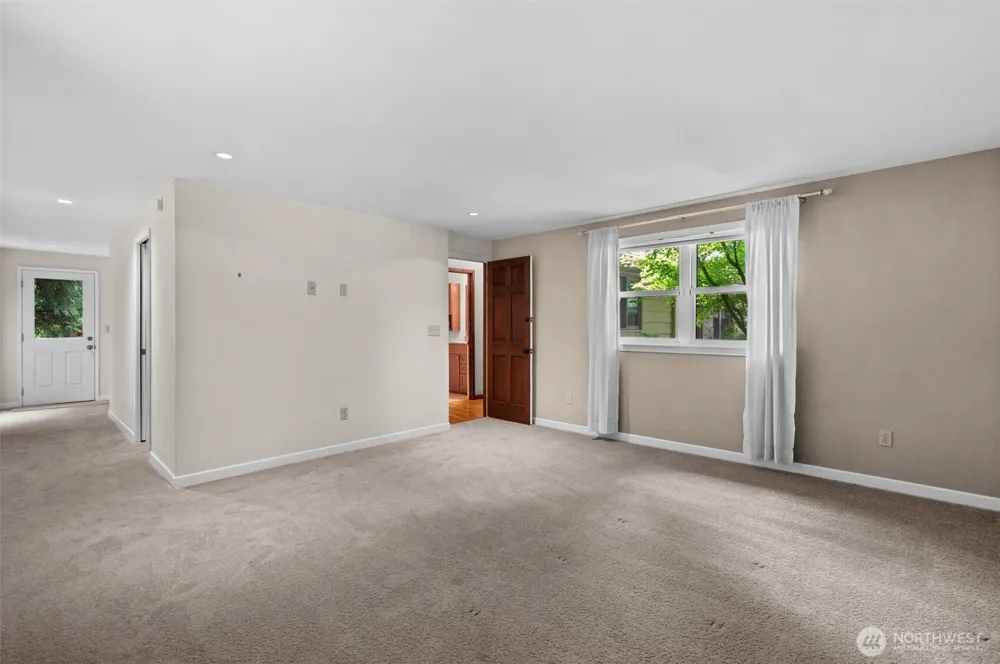 25235 SE Mirrormont Drive Issaquah, WA 98027