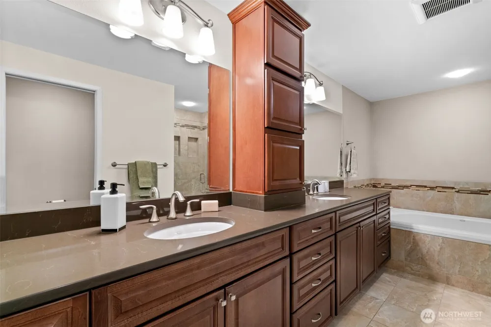 25235 SE Mirrormont Drive Issaquah, WA 98027