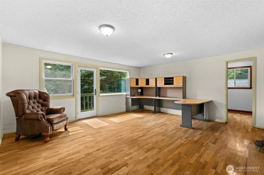 25235 SE Mirrormont Drive Issaquah, WA 98027