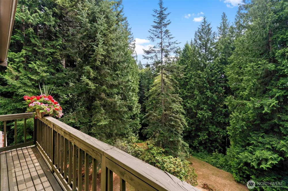 25235 SE Mirrormont Drive Issaquah, WA 98027