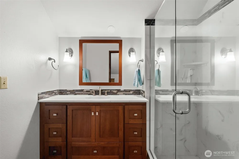 25235 SE Mirrormont Drive Issaquah, WA 98027
