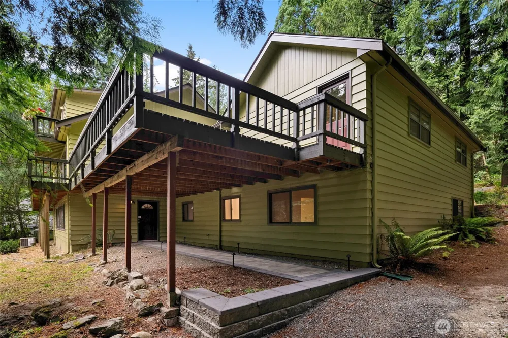 25235 SE Mirrormont Drive Issaquah, WA 98027