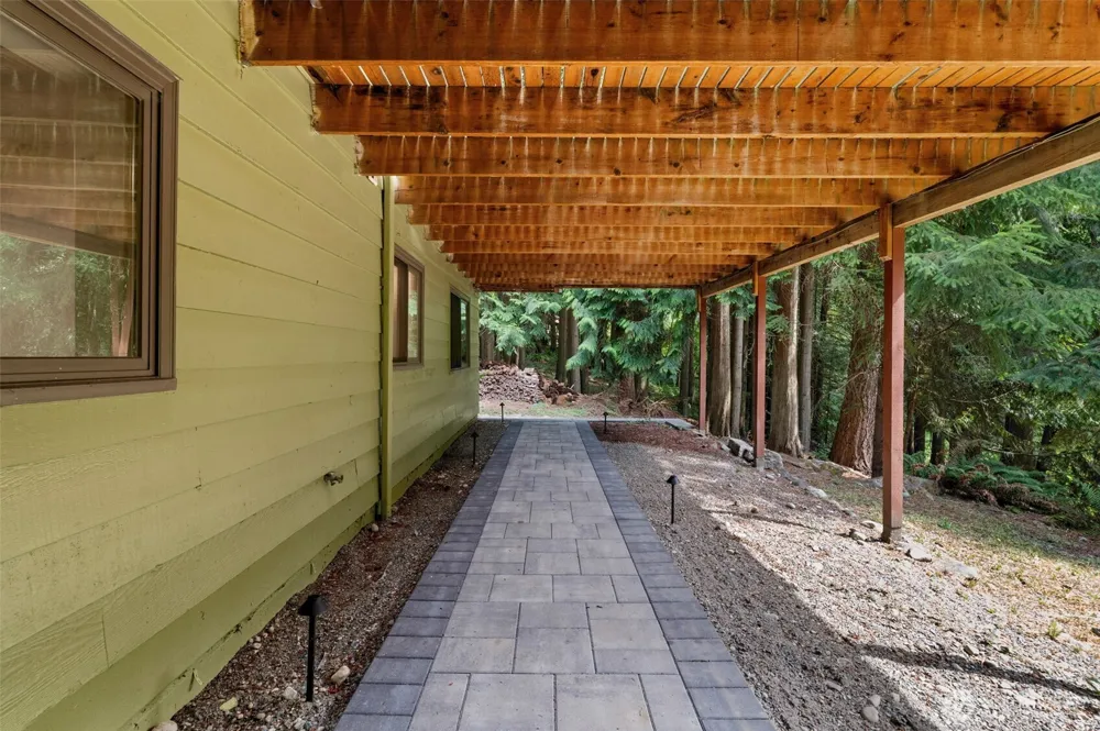 25235 SE Mirrormont Drive Issaquah, WA 98027