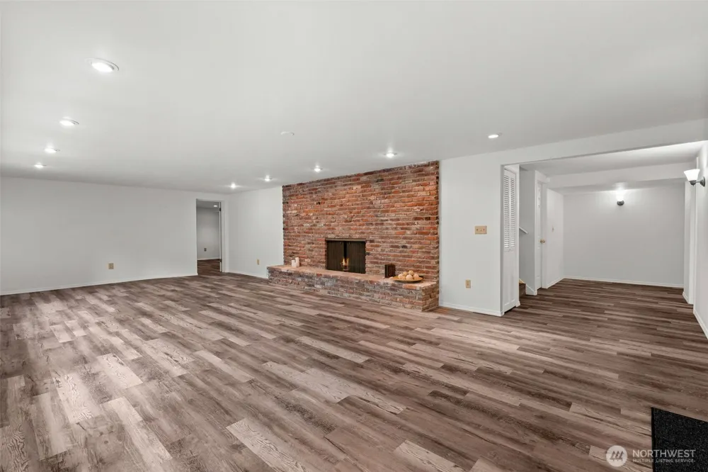 25235 SE Mirrormont Drive Issaquah, WA 98027