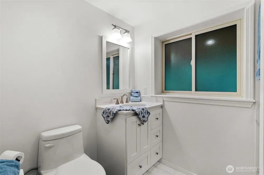 25235 SE Mirrormont Drive Issaquah, WA 98027
