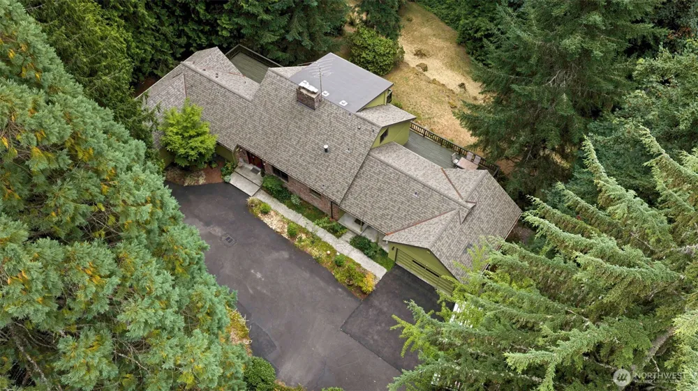 25235 SE Mirrormont Drive Issaquah, WA 98027