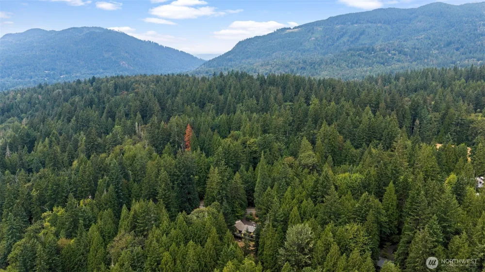 25235 SE Mirrormont Drive Issaquah, WA 98027