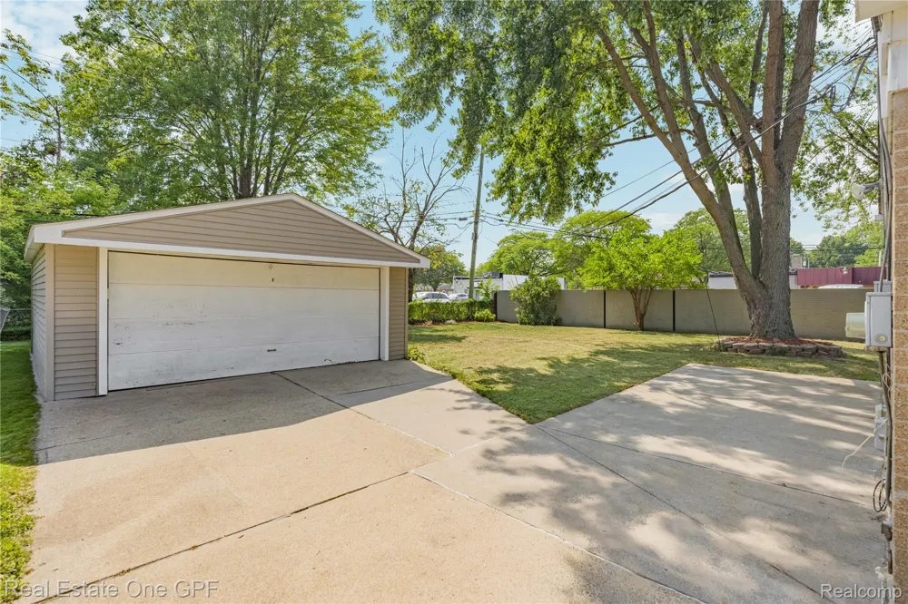 22316 Carolina Street St Clair Shores City, MI 48080