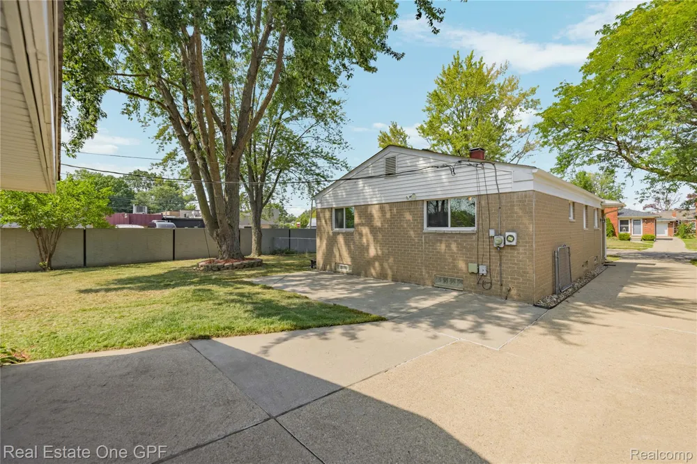 22316 Carolina Street St Clair Shores City, MI 48080
