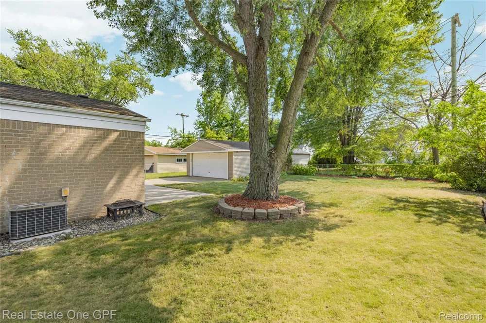 22316 Carolina Street St Clair Shores City, MI 48080