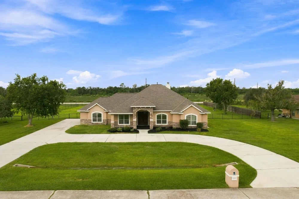 8999 Water Point Drive Beach City, TX 77523