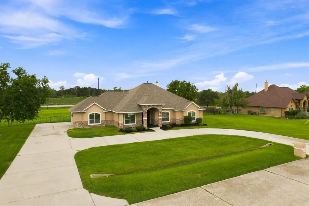 8999 Water Point Drive Beach City, TX 77523
