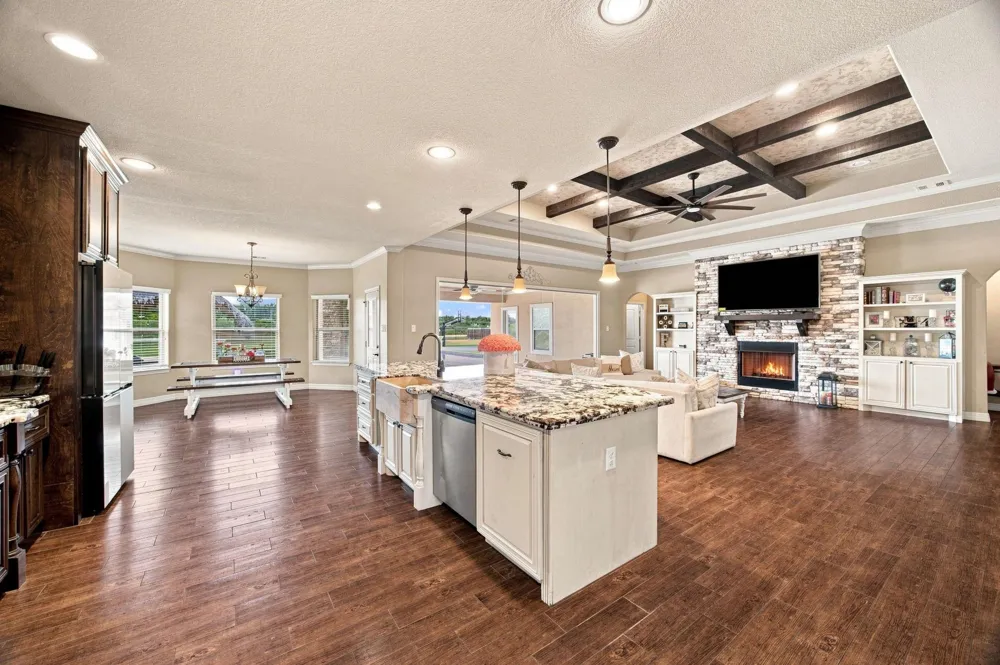 8999 Water Point Drive Beach City, TX 77523