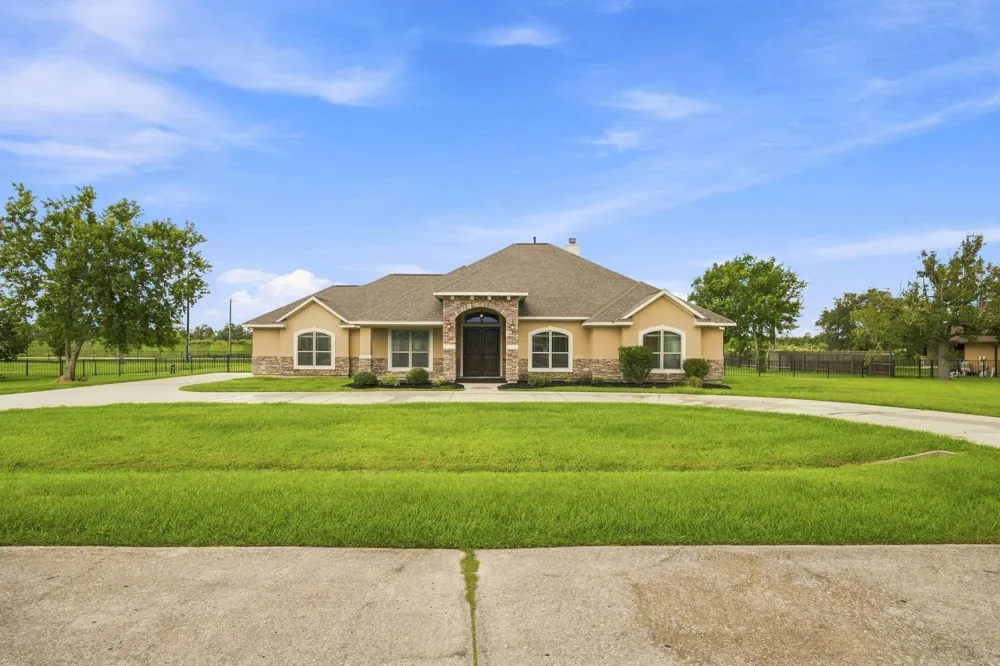 8999 Water Point Drive Beach City, TX 77523