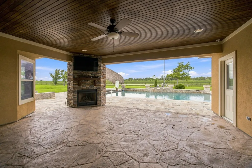 8999 Water Point Drive Beach City, TX 77523