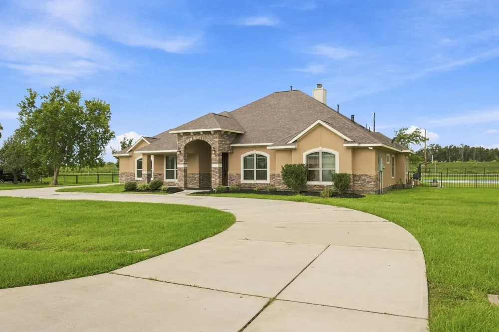 8999 Water Point Drive Beach City, TX 77523