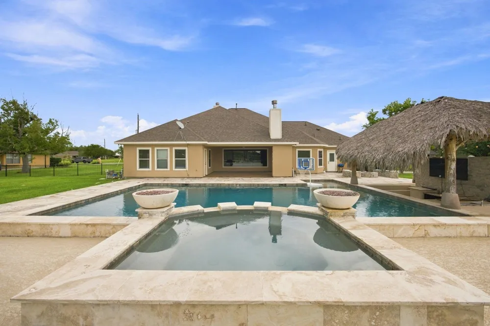 8999 Water Point Drive Beach City, TX 77523