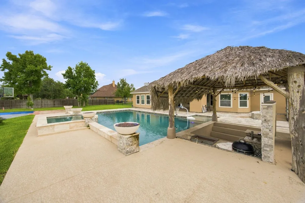 8999 Water Point Drive Beach City, TX 77523