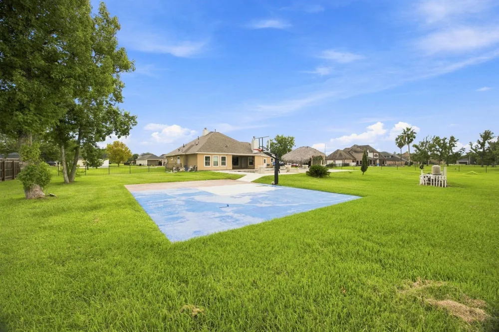 8999 Water Point Drive Beach City, TX 77523