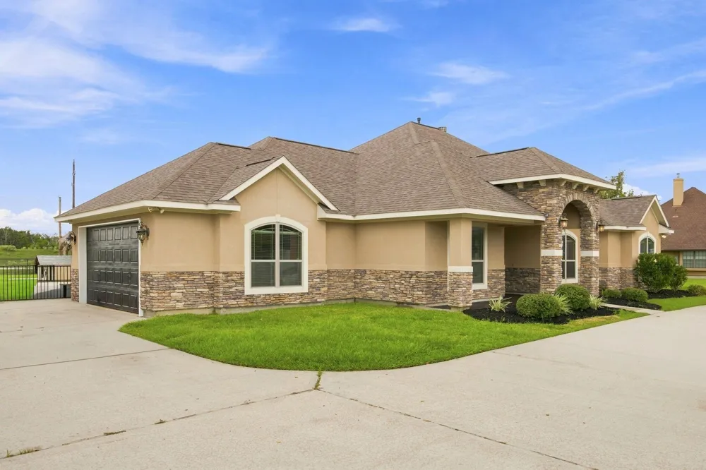 8999 Water Point Drive Beach City, TX 77523