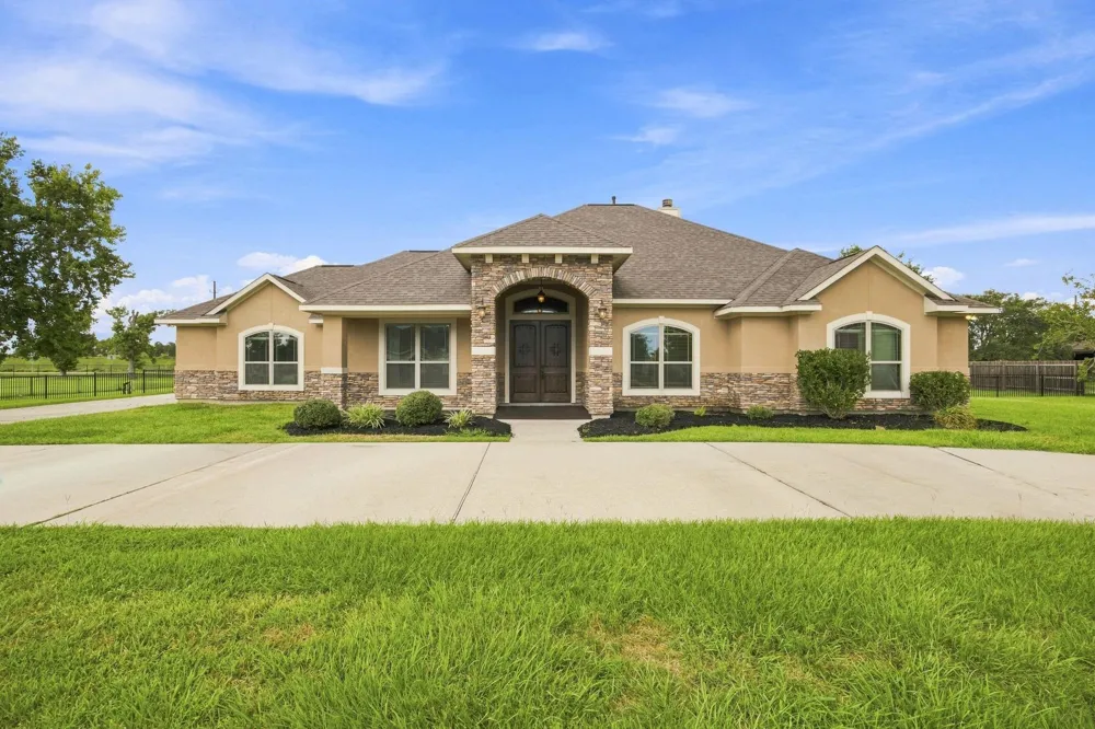 8999 Water Point Drive Beach City, TX 77523