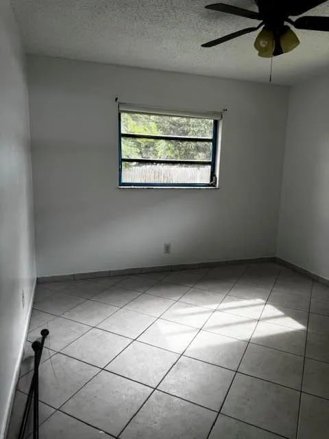 1871 W FOREST AVENUE #west Palm Springs, FL 33406