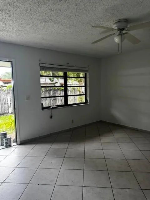 1871 W FOREST AVENUE #west Palm Springs, FL 33406