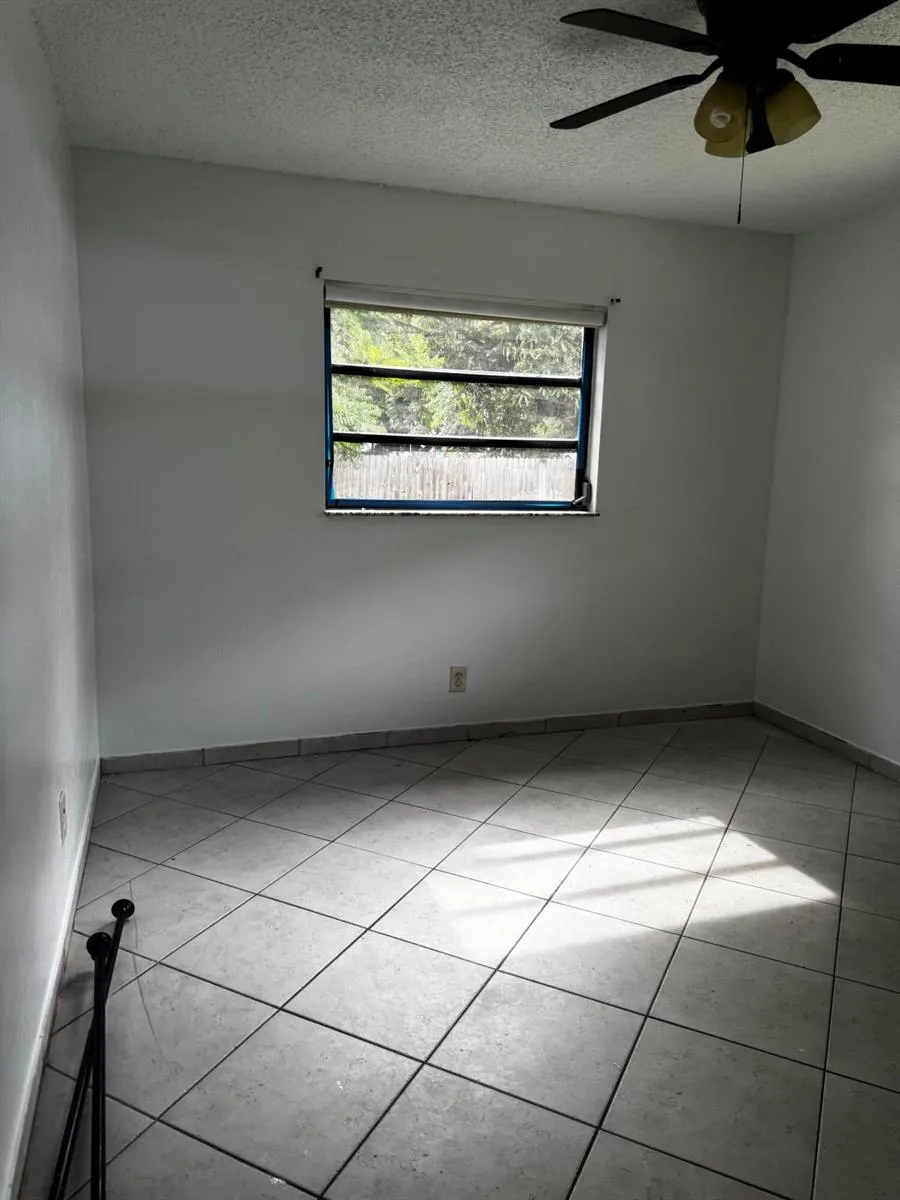 1871 W FOREST AVENUE #west Palm Springs, FL 33406
