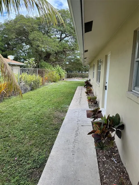 1036 NW 5TH AVENUE